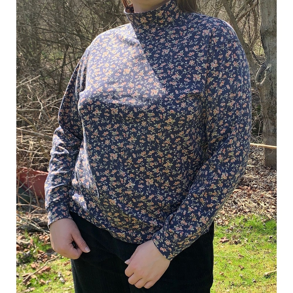 St. John’s Bay Floral Turtleneck Size Large